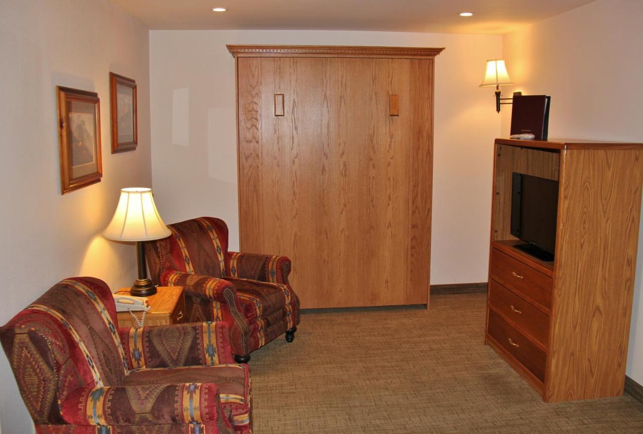 Homestead Inn And Suites Hardin Exterior photo